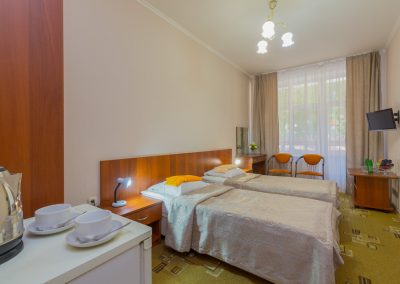 Двухместный номер 1 категории в 3 корпусе в санатории Москва в городе Кисловодске - фотография