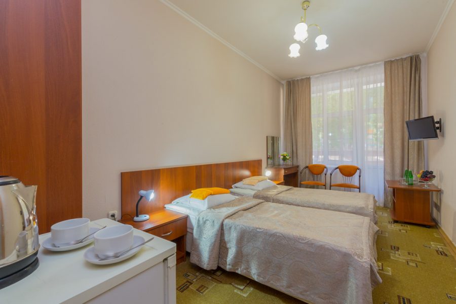 Двухместный номер 1 категории в 3 корпусе в санатории Москва в городе Кисловодске - фотография