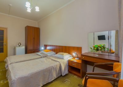 Двухместный номер 1 категории в 3 корпусе в санатории Москва в городе Кисловодске - фотография