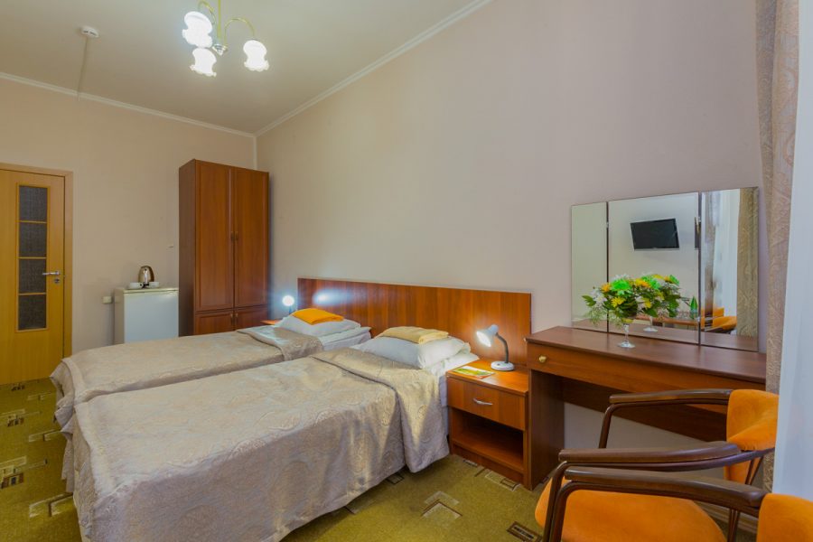 Двухместный номер 1 категории в 3 корпусе в санатории Москва в городе Кисловодске - фотография