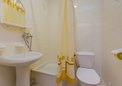 Двухместный номер 1 категории в 3 корпусе в санатории Москва в городе Кисловодске - фотография