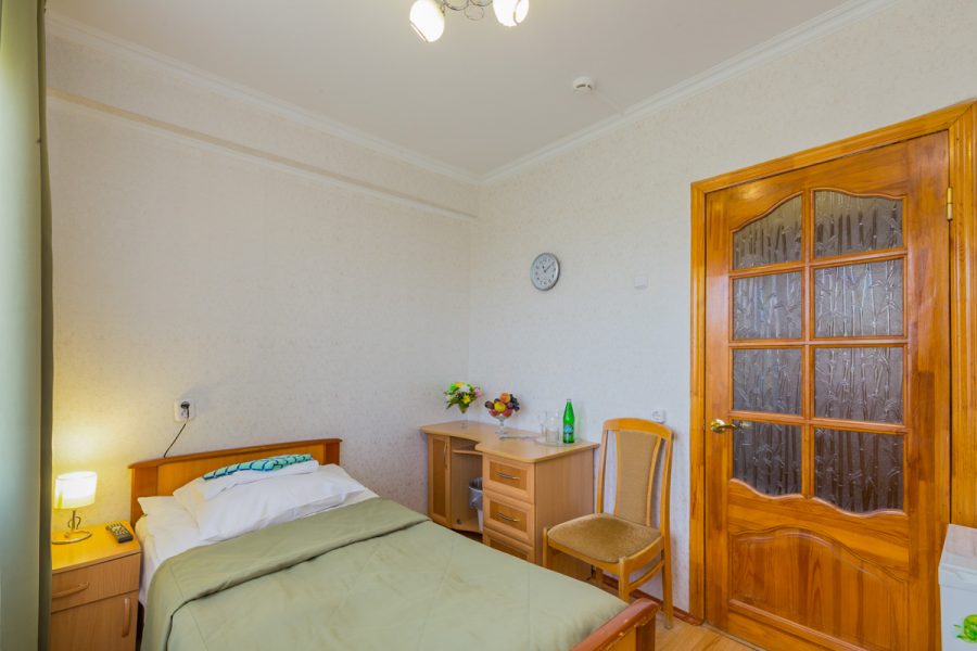 Одноместный номер 2 категории во 2 корпусе в санатории Москва в городе Кисловодске - фотография