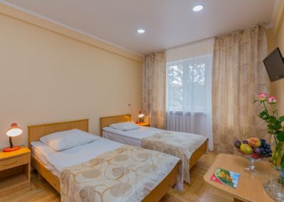 Двухместный номер 2 категории во 2 корпусе в санатории Москва в городе Кисловодске - фотография