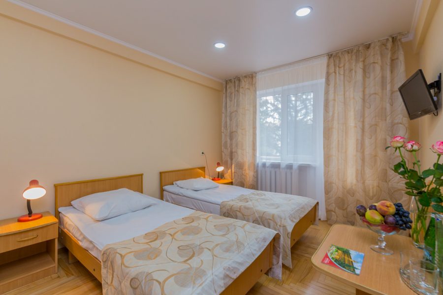 Двухместный номер 2 категории во 2 корпусе в санатории Москва в городе Кисловодске - фотография