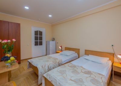 Двухместный номер 2 категории во 2 корпусе в санатории Москва в городе Кисловодске - фотография