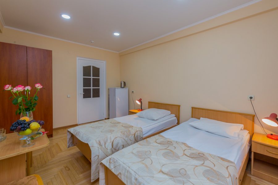 Двухместный номер 2 категории во 2 корпусе в санатории Москва в городе Кисловодске - фотография