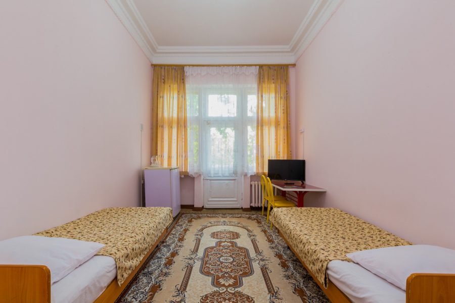 Двухместный номер 3 категории в 1 корпусе в санатории Москва в городе Кисловодске - фотография