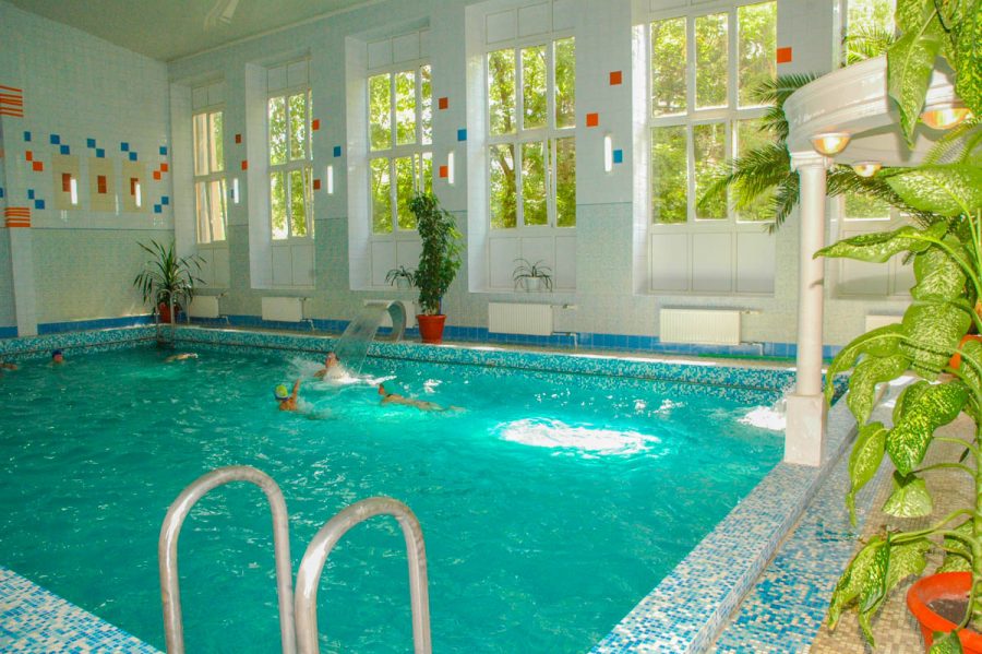 Бассейн в санатории Москва в городе Кисловодске - фотография