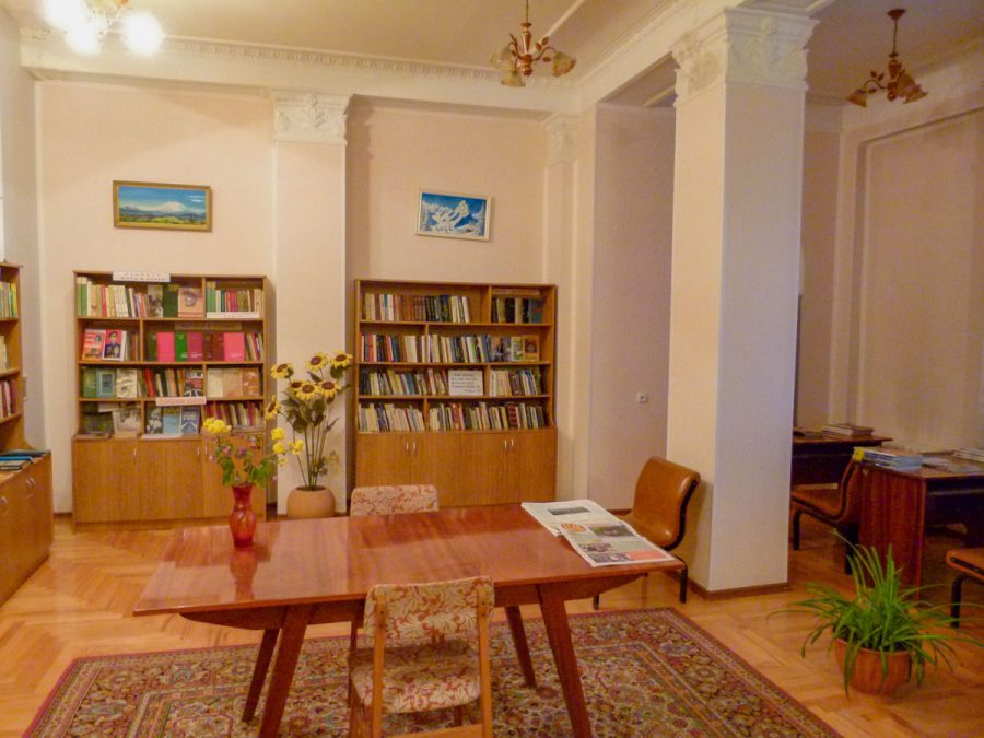 Библиотека в санатории Москва в городе Кисловодске - фотография