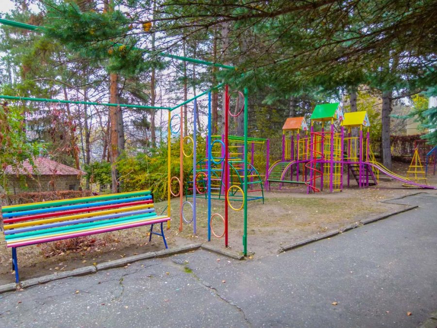 Детская площадка в санатории Москва в городе Кисловодске - фотография