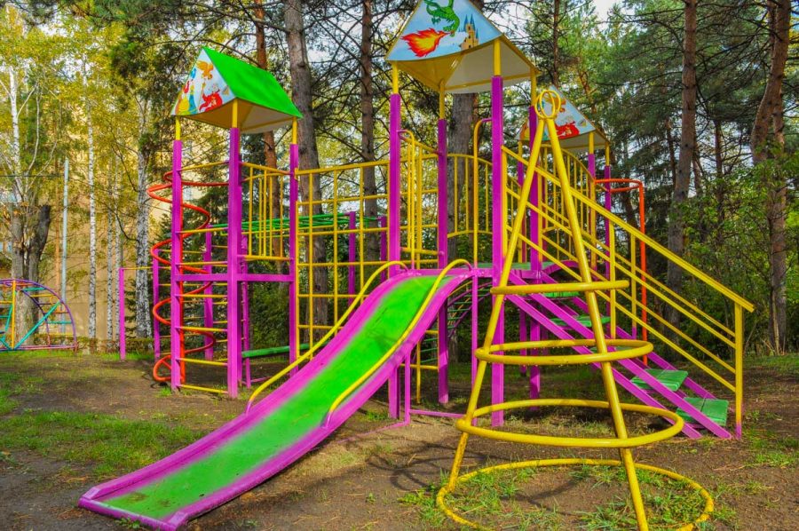 Детская площадка в санатории Москва в городе Кисловодске - фотография