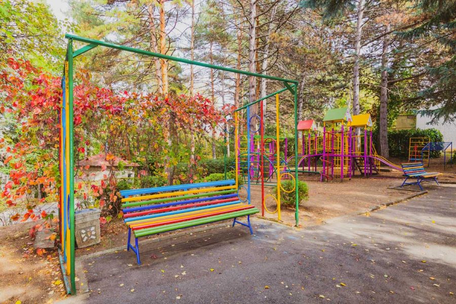 Детская площадка в санатории Москва в городе Кисловодске - фотография