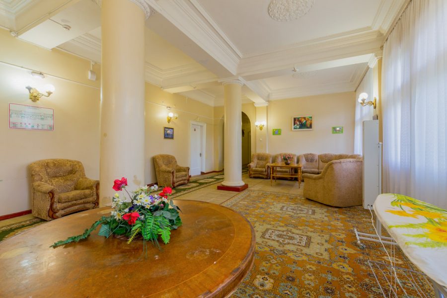 Холл в санатории Москва в городе Кисловодске - фотография