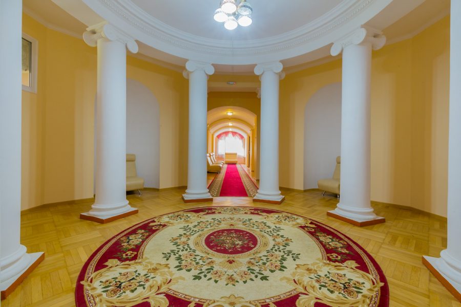 Холл в санатории Москва в городе Кисловодске - фотография