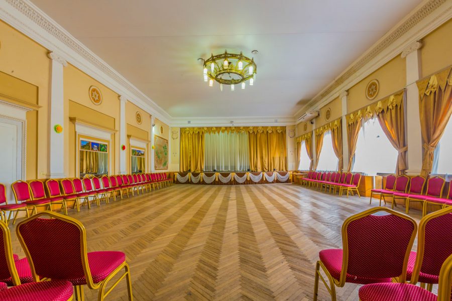 Киноконцертный зал в санатории Москва в городе Кисловодске - фотография