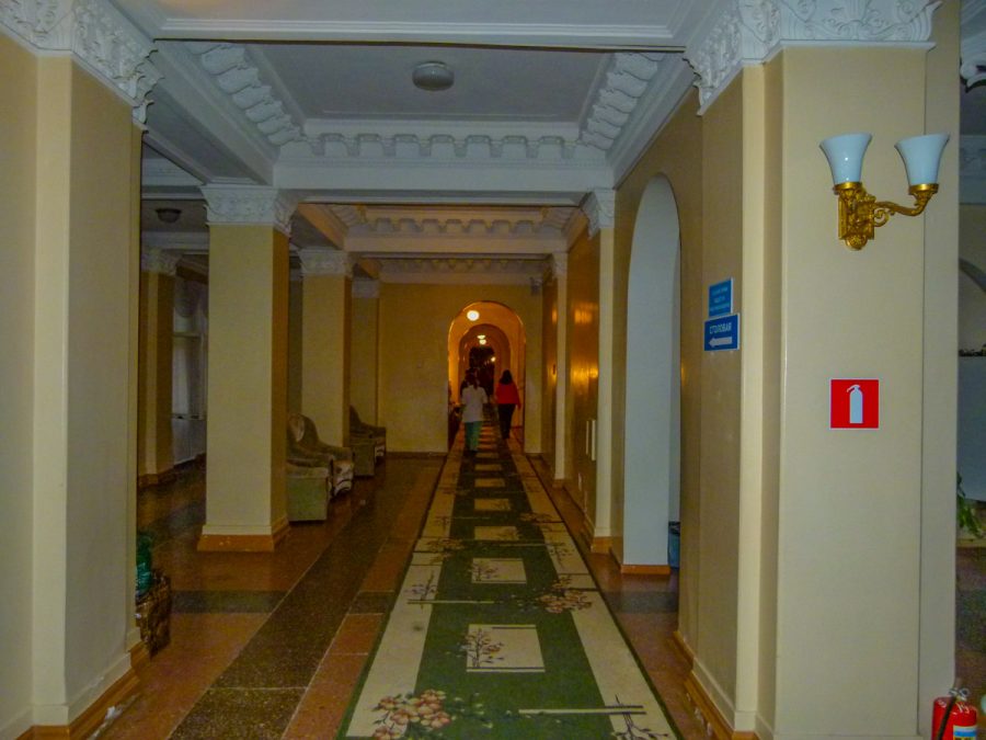 Коридор в санатории Москва в городе Кисловодске - фотография