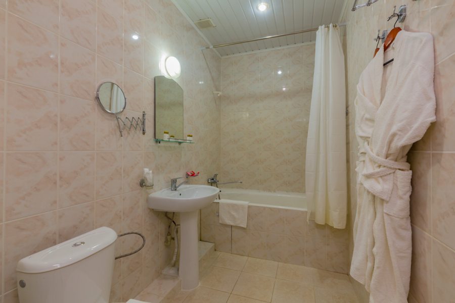 Двухкомнатный люкс в 3 корпусе в санатории Москва в городе Кисловодске - фотография