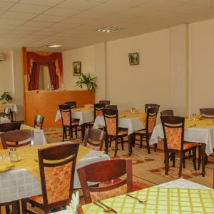 Обеденный зал в санатории Москва в городе Кисловодске - фотография