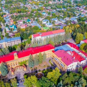 Общий вид санатория Москва в городе Кисловодске - фотография