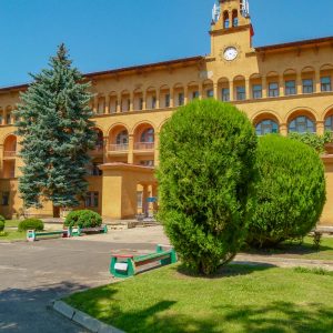 Территория в санатории Москва в городе Кисловодске - фотография