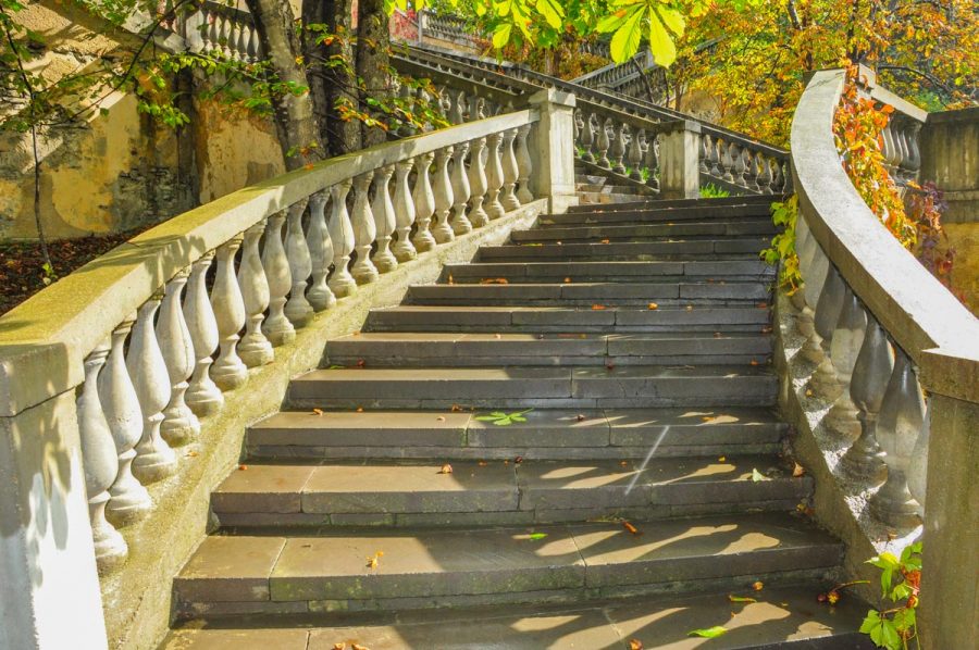 Ступеньки на территории в санатории Москва в городе Кисловодске - фотография