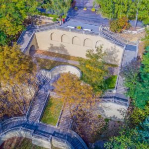 Территория в санатории Москва в городе Кисловодске - фотография