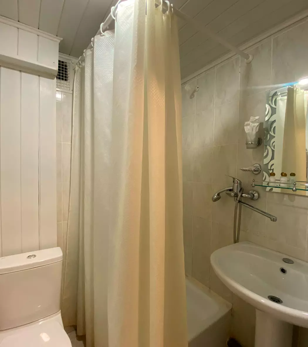 Двухместный номер 1 категории во 2 корпусе в санатории Москва в городе Кисловодске - фотография