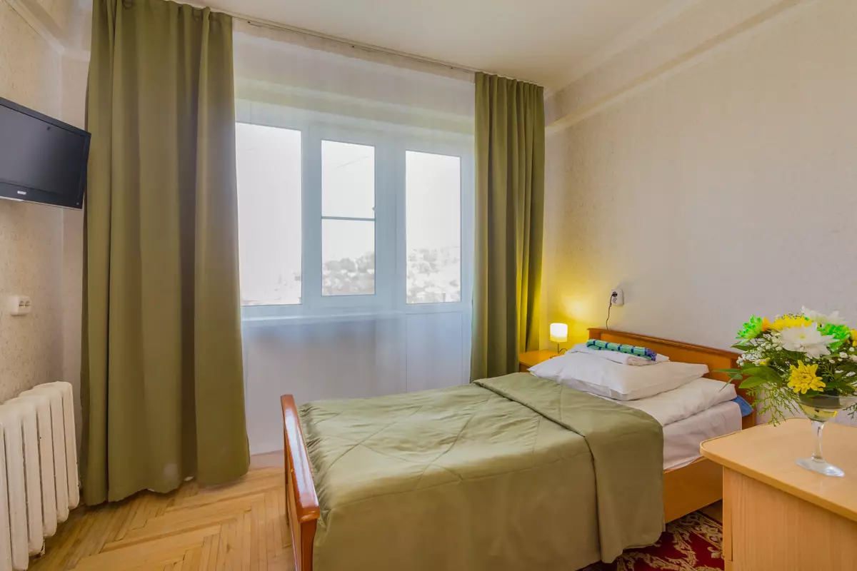 Одноместный номер 2 категории во 2 корпусе в санатории Москва в городе Кисловодске - фотография