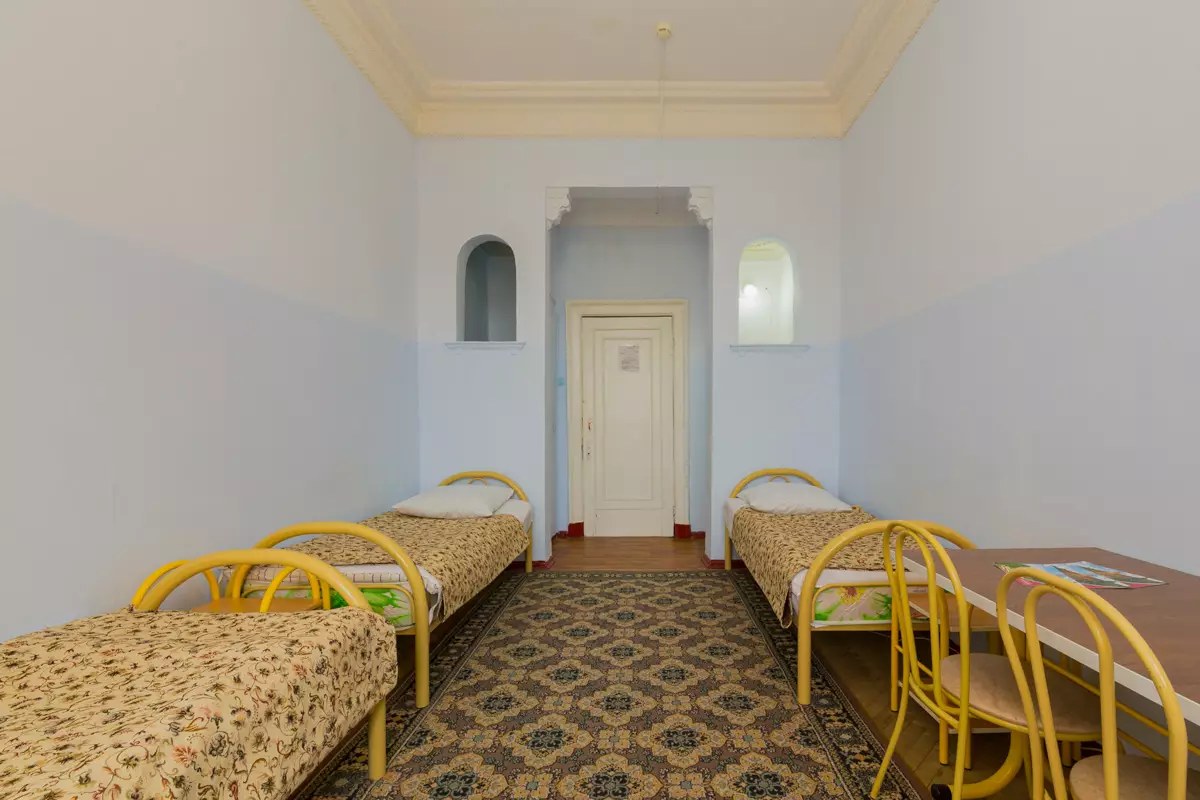 Трехместный номер 3 категории в 1 корпусе в санатории Москва в городе Кисловодске - фотография