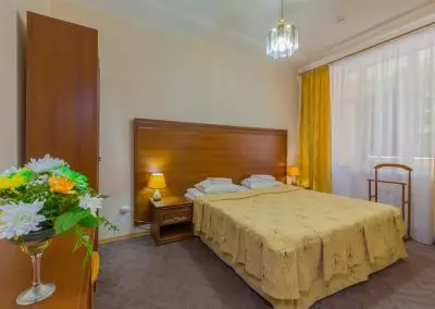 Двухкомнатный люкс в 3 корпусе в санатории Москва в городе Кисловодске - фотография