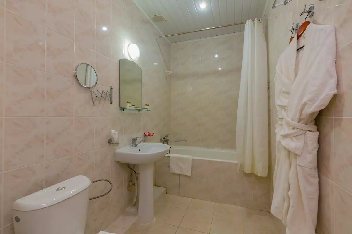 Двухкомнатный люкс в 3 корпусе в санатории Москва в городе Кисловодске - фотография