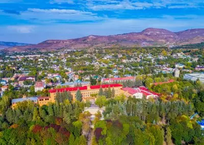 Общий вид санатория Москва в городе Кисловодске - фотография