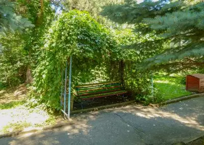 Территория в санатории Москва в городе Кисловодске - фотография