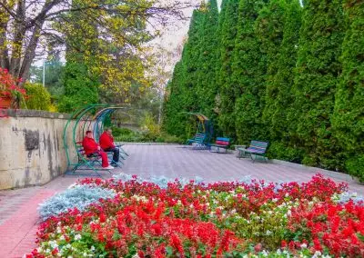 Территория в санатории Москва в городе Кисловодске - фотография