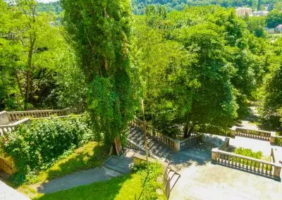 Территория в санатории Москва в городе Кисловодске - фотография