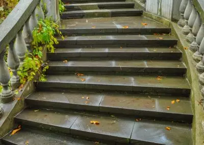 Ступеньки на территории в санатории Москва в городе Кисловодске - фотография