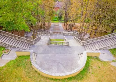 Территория в санатории Москва в городе Кисловодске - фотография