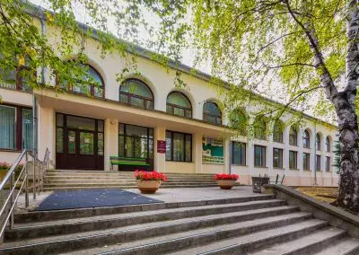 Территория в санатории Москва в городе Кисловодске - фотография