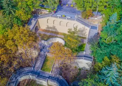 Территория в санатории Москва в городе Кисловодске - фотография